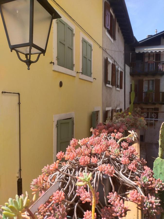 La Tana Dell'Artista Hotel Arco Luaran gambar